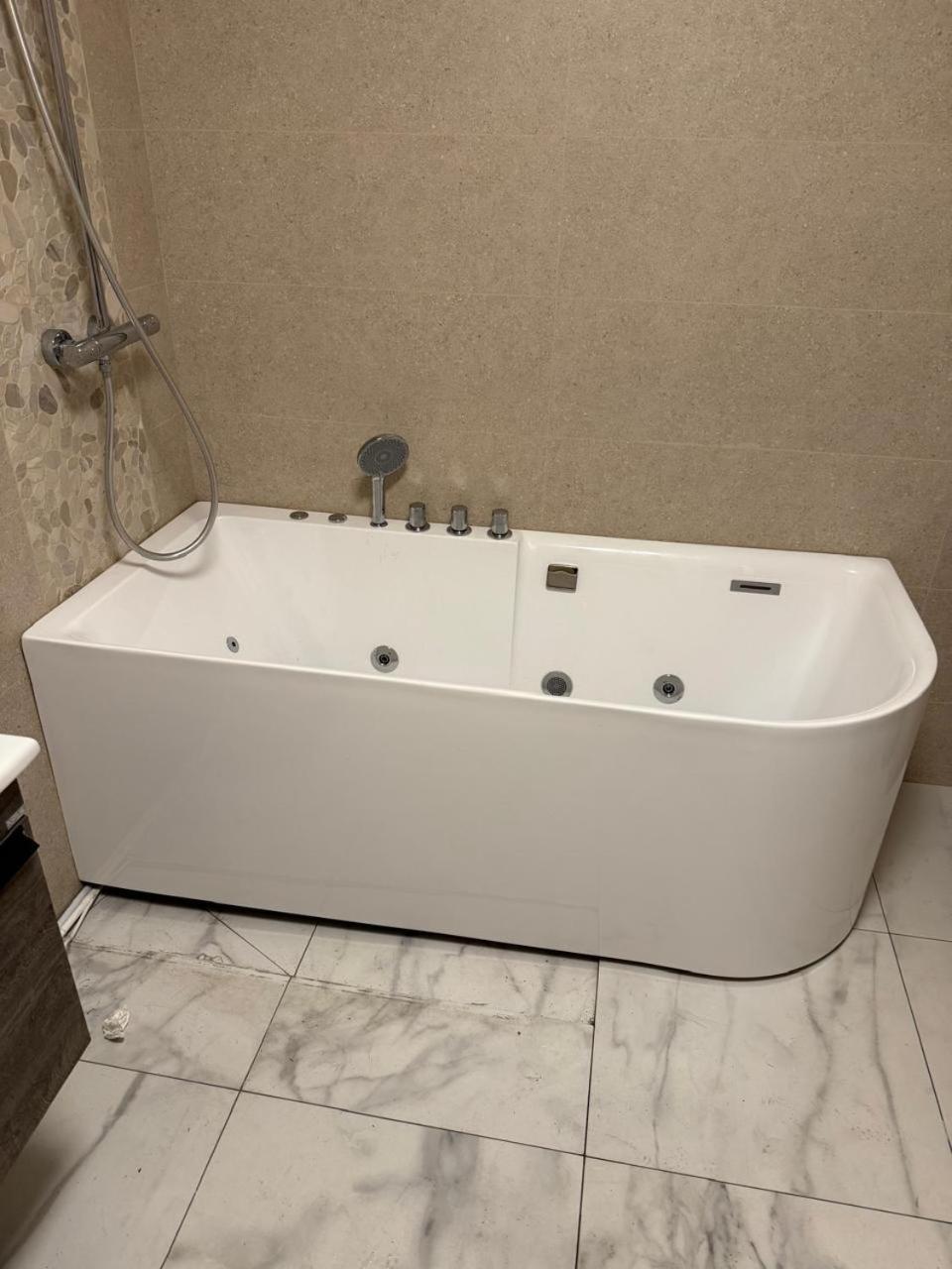 Free Parking Skanderbeg Square - Spacious Central Apartment Тирана Экстерьер фото